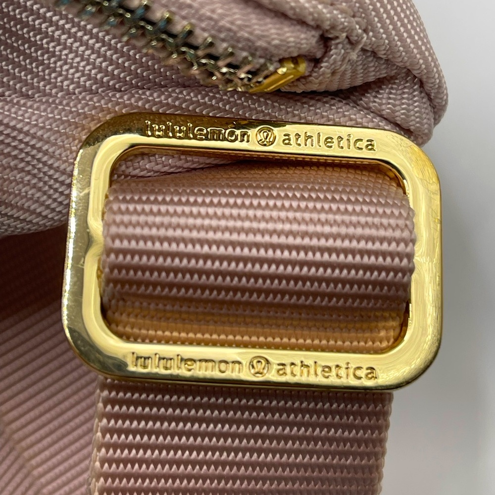 Lululemon All night Festival Bag Vol 5 L in Misty Pink - Picture 9 of 13